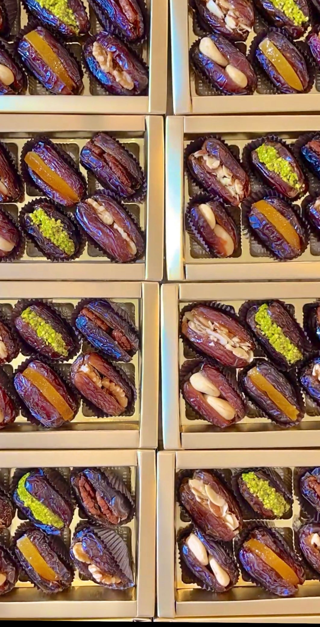 Premium dates, stuffed with nuts & dried fruits, in a gold foiled gift box