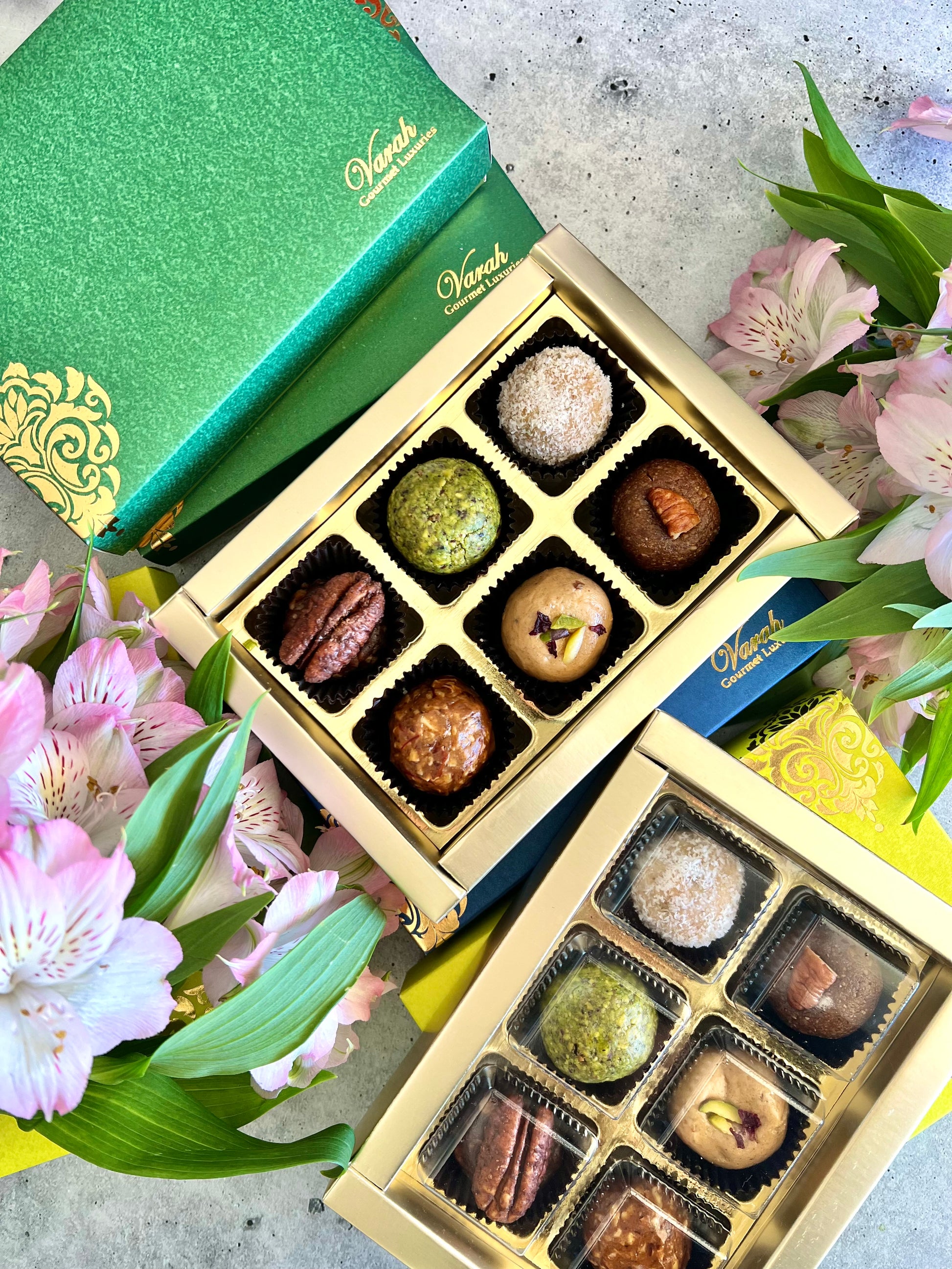 6 Fruit & Nut bites in a gold foiled gift box