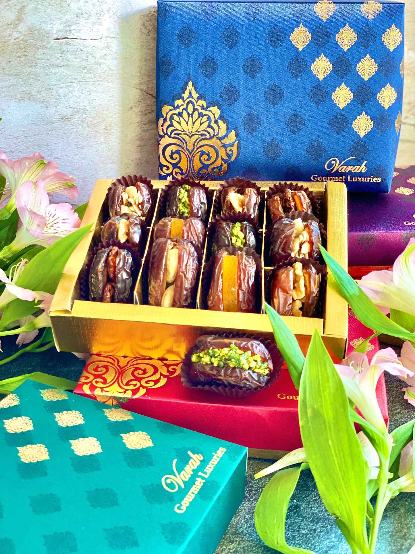 Premium Dates stuffed with nuts & dried fruits, in a gold foiled gift box