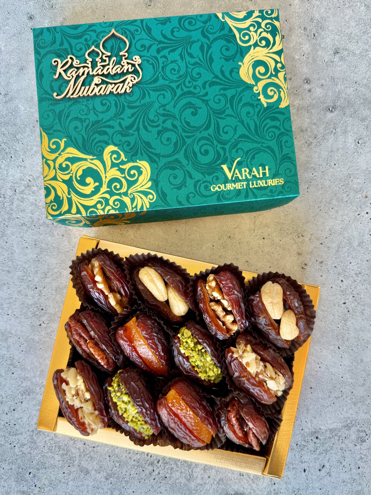 Premium Stuffed California Dates Ramadan Gift Box