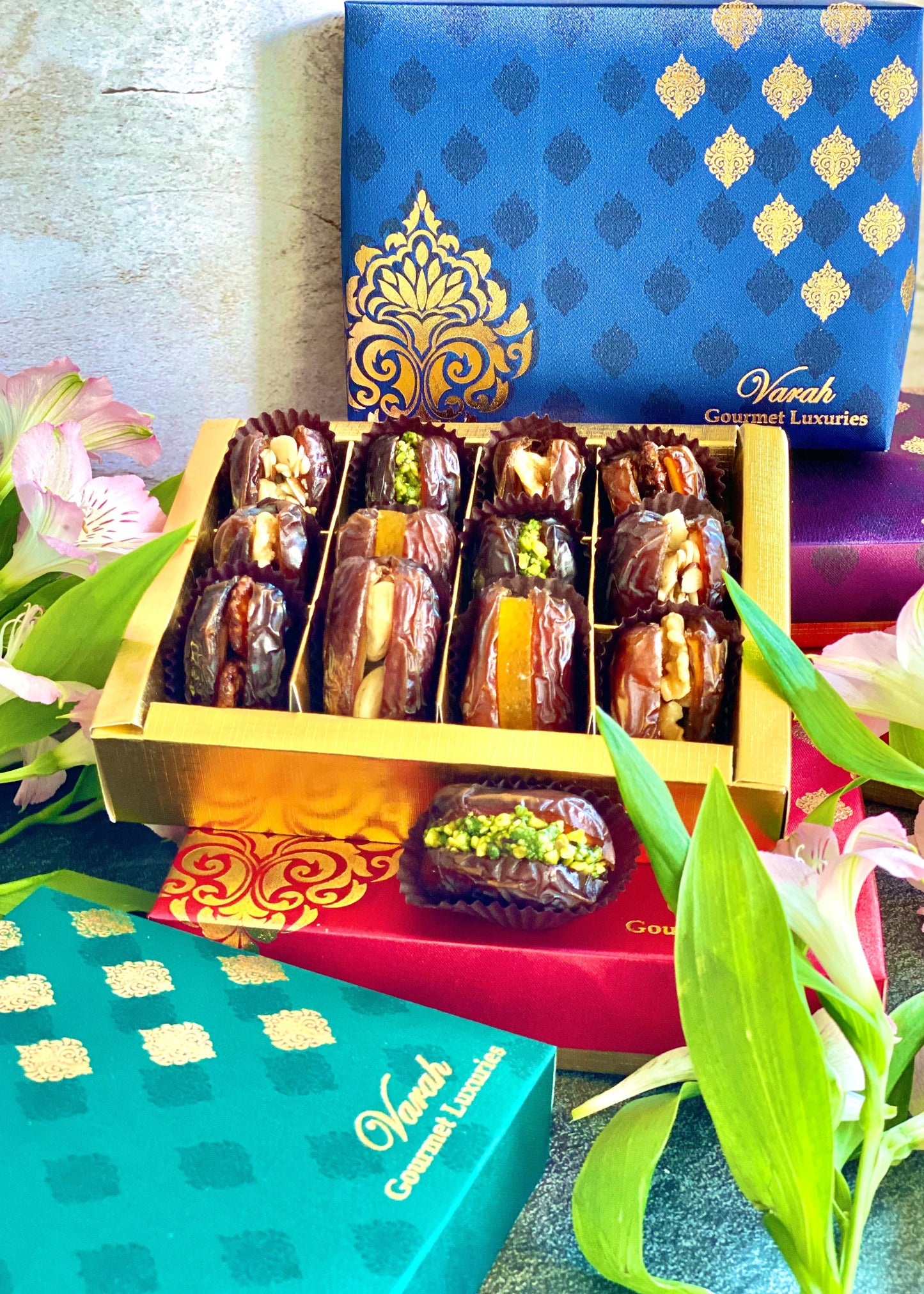 12 Premium Dates stuffed with nuts & dried fruits, in a gold foiled gift box